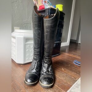 Tall riding boots
